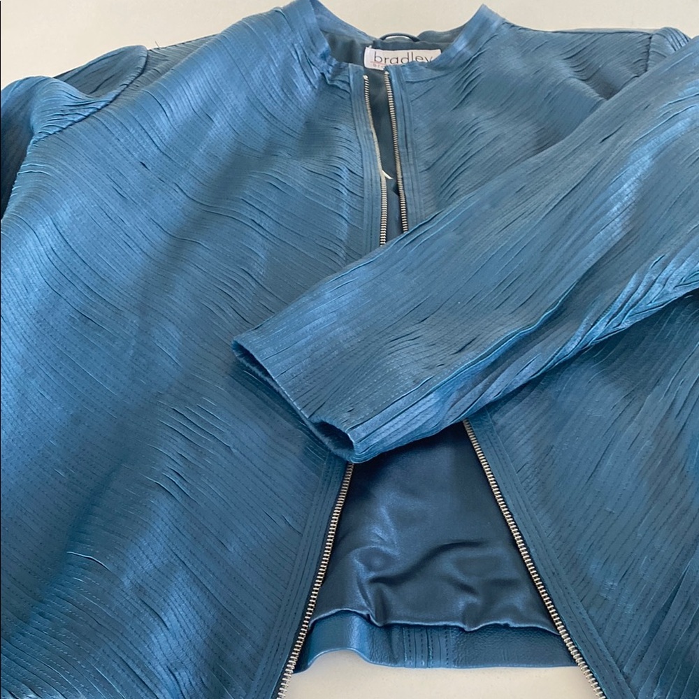 Blue Structured Blazer with Ribbed Texture - Picture 3 of 9